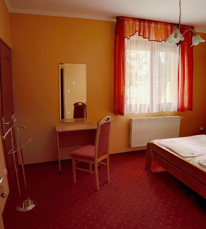 Euro Panzio Hotel Debrecen Room photo